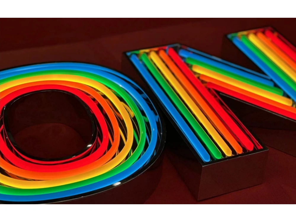 复刻霓虹光效，兼具亚克力安全与耐用