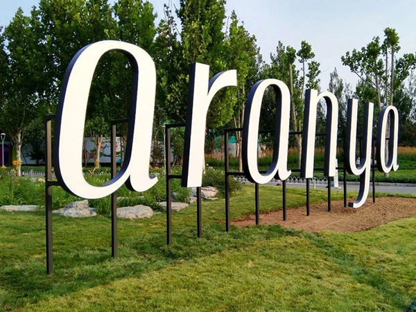 适合吊装、双面发光