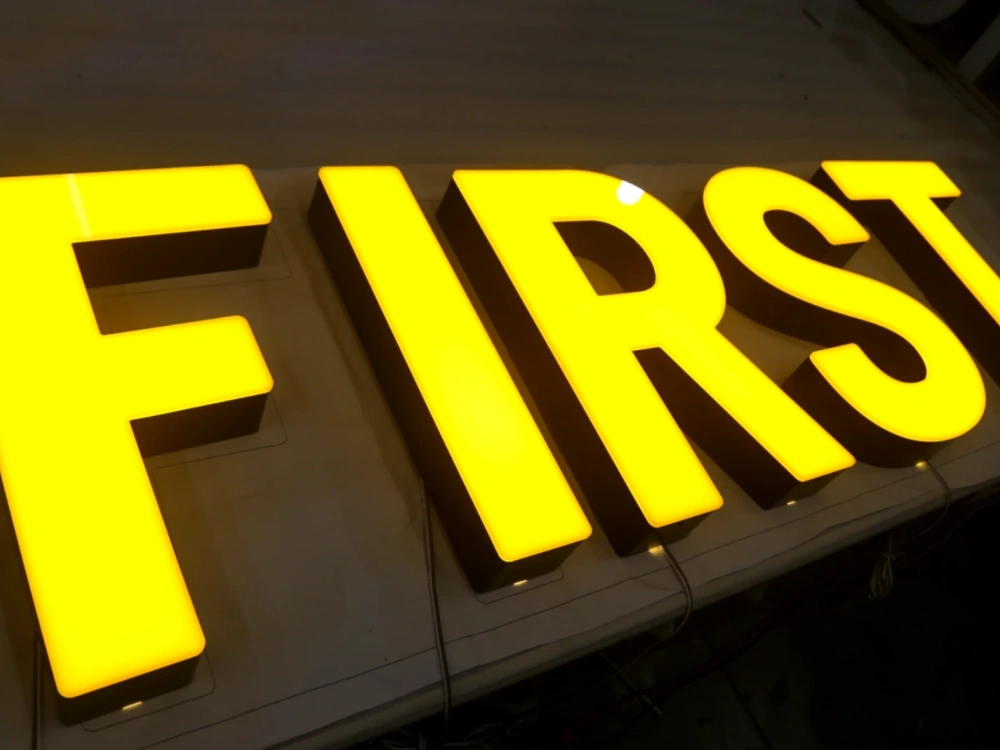 金属与亚克力完美融合一体