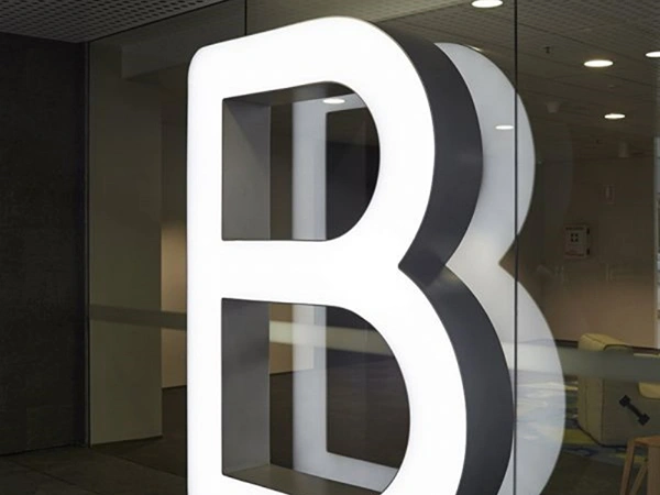 金属与亚克力完美融合一体