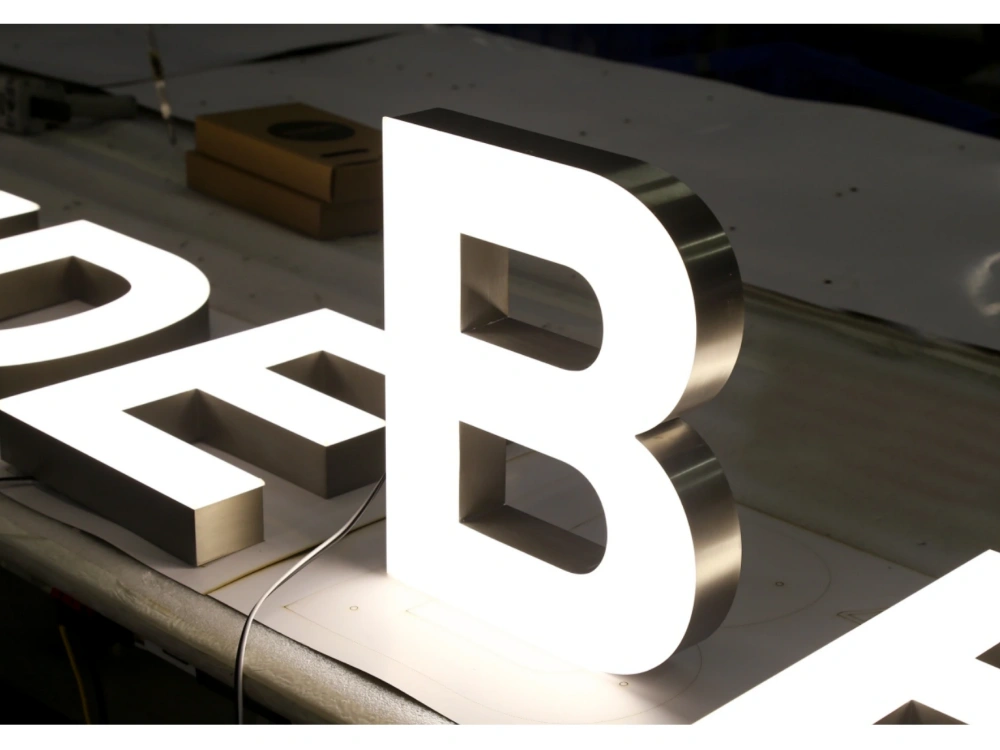 金属与亚克力完美融合一体