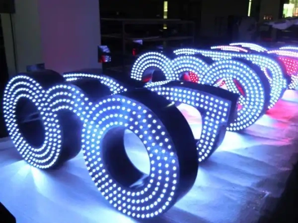 适合高空、发光字正面穿孔安装LED灯